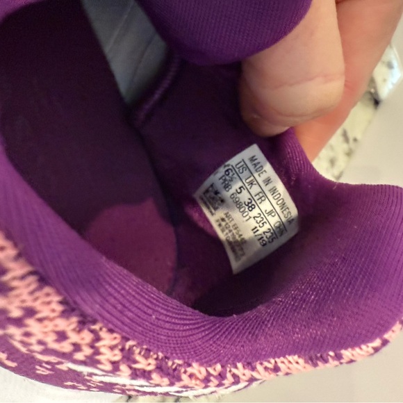 Adidas Women’s SwiftRuns - Picture 9 of 9